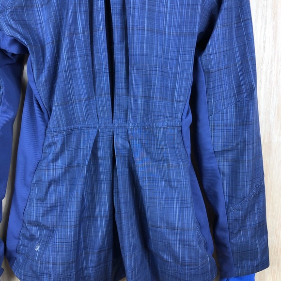 (SOLD) Lululemon Ahead of the Curve Jacket Size 6 - Picture 11 of 13